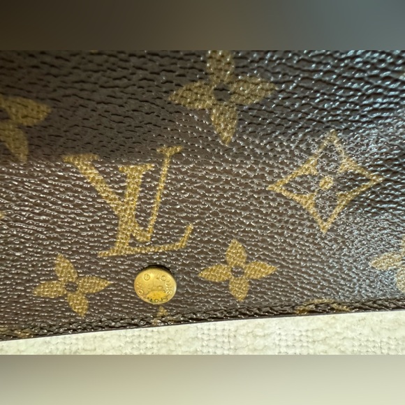 ❌SOLD❌Louis Vuitton Vintage Trifold Monogram Wallet in Excellent condition - Picture 12 of 12